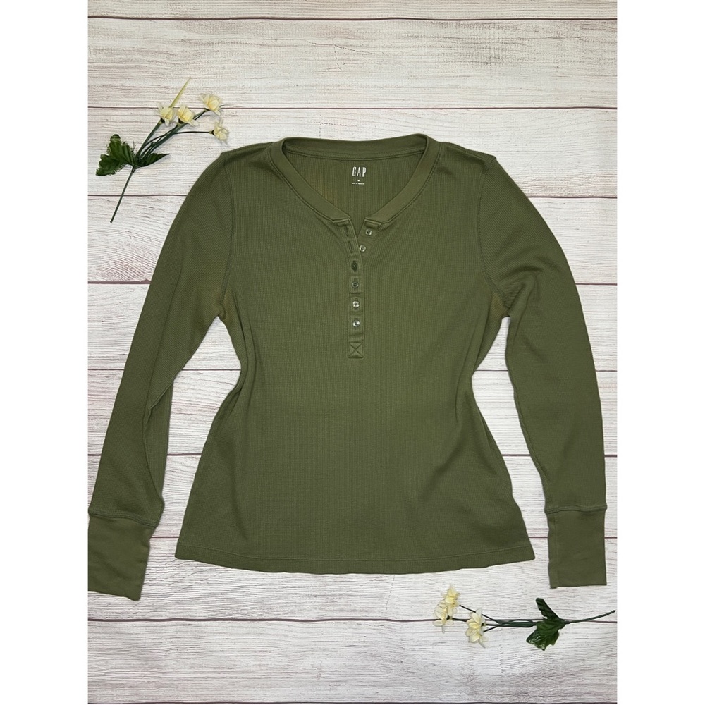 GAP Waffle Knit Henley Button Front Long Sleeve Top